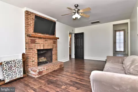 Living - 9012 Concord Rd, Seaford, DE 19973 photo 2 of 4