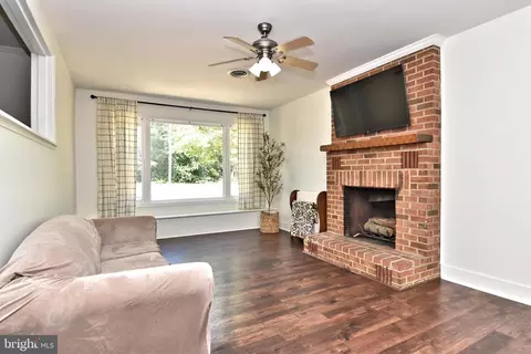 Living - 9012 Concord Rd, Seaford, DE 19973 photo 3 of 4