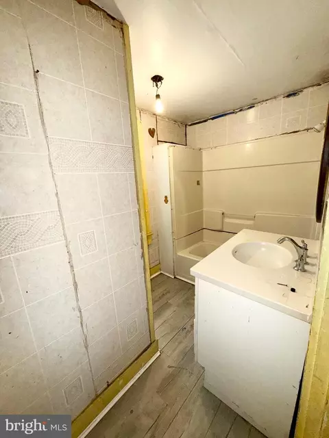 Bath - 213 Old Laurel Rd, Georgetown, DE 19947 photo 1 of 3