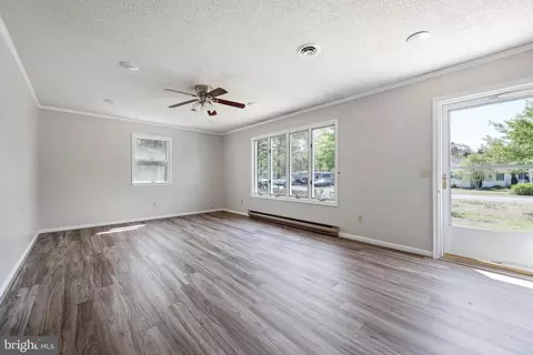 Living - 28868 Johnsons Dr, Seaford, DE 19973 photo 1 of 4