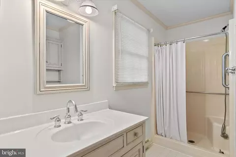 Bath - 37504 Susan St, Ocean View, DE 19970 photo 2 of 3