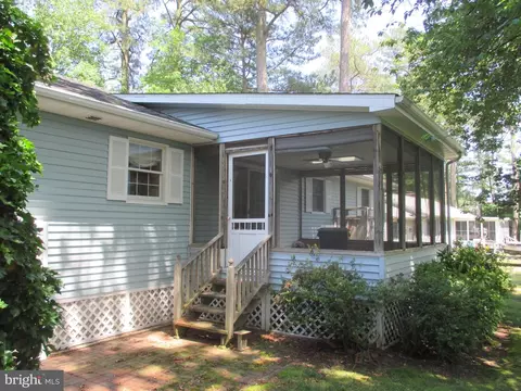Exterior - 37504 Susan St, Ocean View, DE 19970 photo 5 of 13