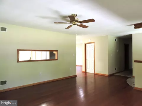 Living - 2 S Shore Dr, Lincoln, DE 19960 photo 3 of 5
