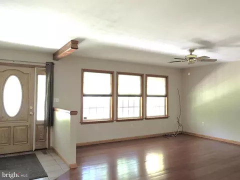 Living - 2 S Shore Dr, Lincoln, DE 19960 photo 1 of 5