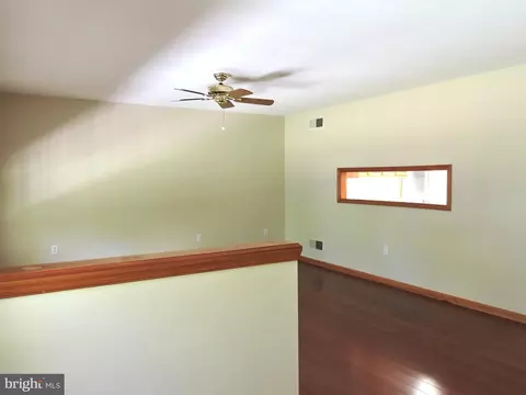 Living - 2 S Shore Dr, Lincoln, DE 19960 photo 2 of 5