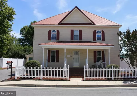 6 Delaware Ave, Delmar, DE 19940