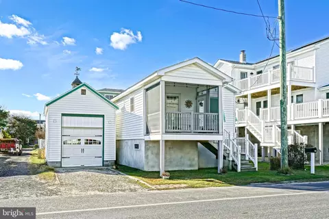 Exterior - 100 Cedar St, Lewes, DE 19958 photo 1 of 9