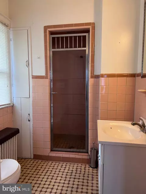 Bath - 402 Willow St, Laurel, DE 19956 photo 1 of 2