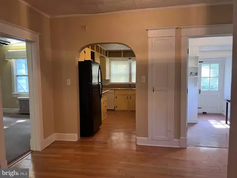 Entry Way - 402 Willow St, Laurel, DE 19956 photo 3 of 6
