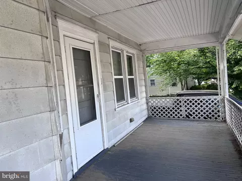 Exterior - 402 Willow St, Laurel, DE 19956 photo 4 of 5