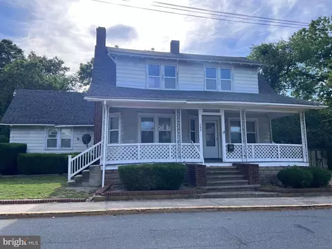 Exterior - 402 Willow St, Laurel, DE 19956 photo 2 of 5