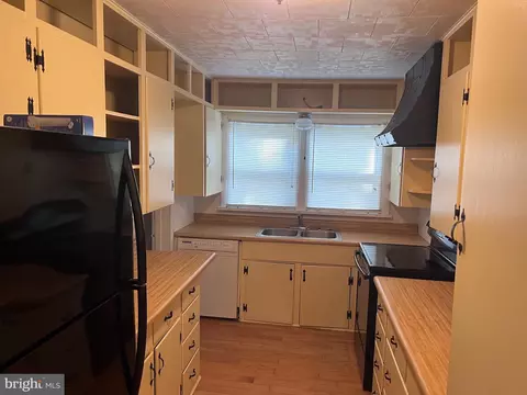Kitchen - 402 Willow St, Laurel, DE 19956 photo 1 of 1