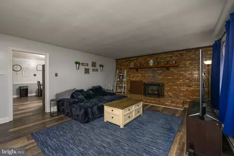Living - 102 Edward St, Georgetown, DE 19947 photo 1 of 2
