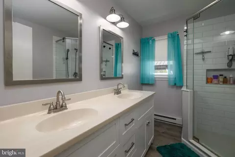 Bath - 102 Edward St, Georgetown, DE 19947 photo 1 of 1