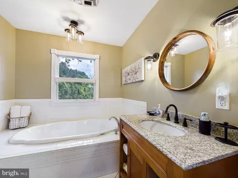 Bath - 26285 Broadkill Rd, Milton, DE 19968 photo 2 of 14