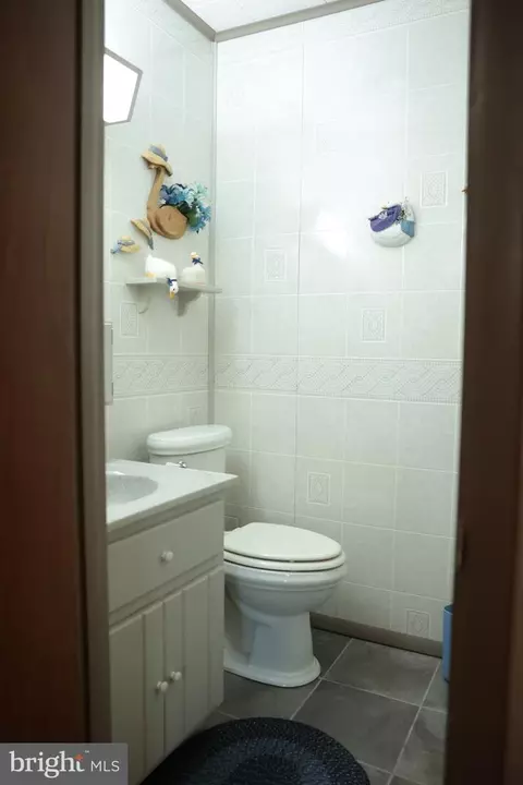 Bath - 29429 Edgewood Ave, Laurel, DE 19956 photo 1 of 2