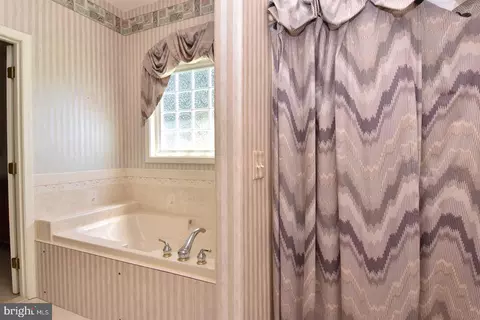 Bath - 30849 Old Landing Rd, Laurel, DE 19956 photo 2 of 3