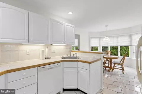 Kitchen - 767 Hickman Dr, Ocean View, DE 19970 photo 3 of 4
