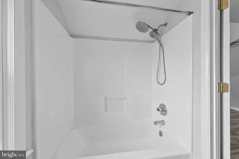 Bath - 414 Pine St, Milton, DE 19968 photo 3 of 4