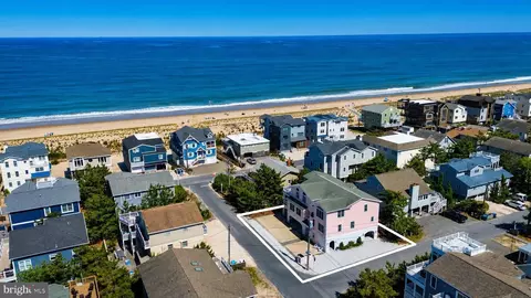 4 S 9th St, South Bethany, DE 19930