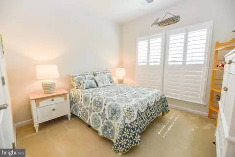 Bedroom - 33112 Ogre Dr, Ocean View, DE 19970 photo 4 of 8