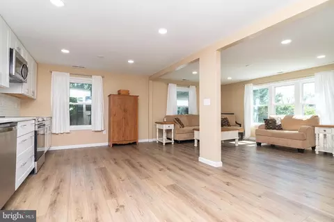 Living - 41 Dorothy Cir, Ocean View, DE 19970 photo 3 of 4