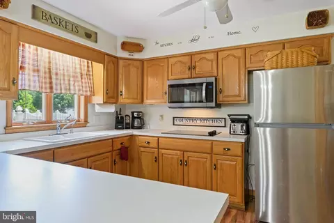 Kitchen - 13899 Seashore Hwy, Georgetown, DE 19947 photo 3 of 5