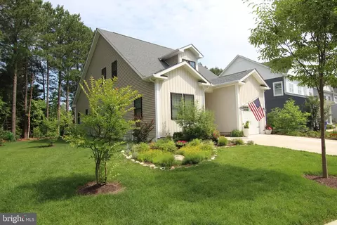 1 Stingray Harbor Dr, Ocean View, DE 19970