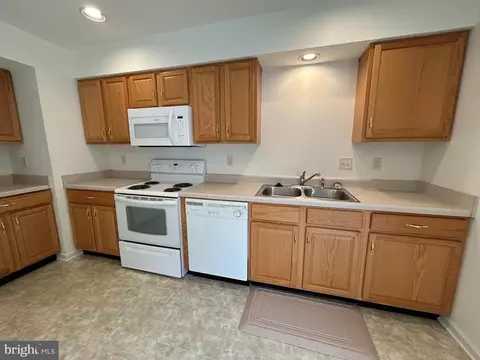 Kitchen - 146 Tobin Dr, Milton, DE 19968 photo 4 of 5