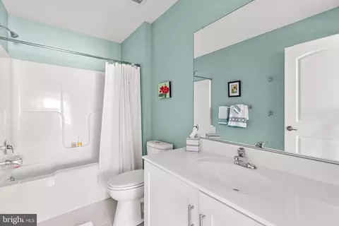 Bath - 200 Fox St, Milton, DE 19968 photo 1 of 1