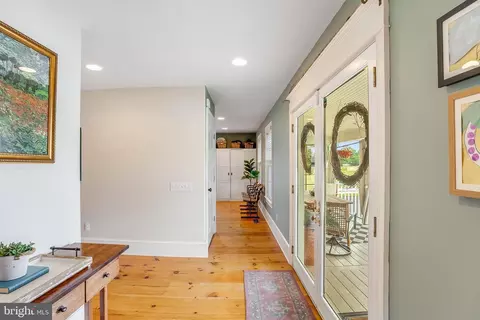Entry Way - 30328 Seaford Rd, Laurel, DE 19956 photo 2 of 7