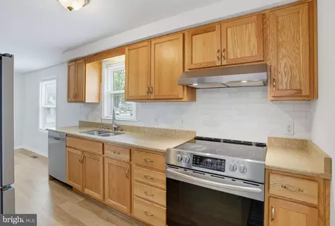 Kitchen - 615 Wilson St, Laurel, DE 19956 photo 2 of 4