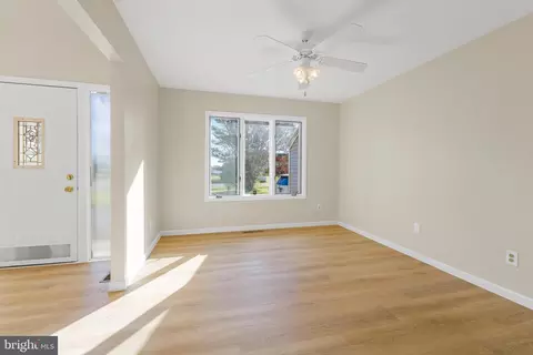Living - 15250 Hudson Rd, Milton, DE 19968 photo 6 of 11