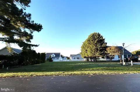 1 Hemlock Dr, Ocean View, DE 19930