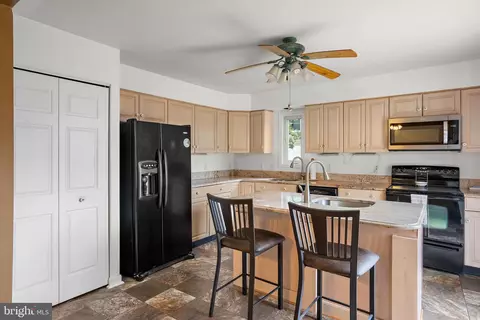 Kitchen - 38256 Waterway Dr, Ocean View, DE 19970 photo 3 of 5