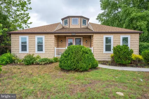 38256 Waterway Dr, Ocean View, DE 19970