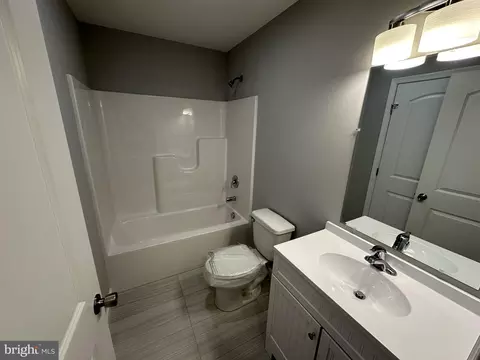 Bath - 19157 E Meadowview Dr, Milton, DE 19968 photo 2 of 2