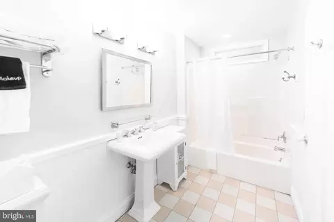 Bath - 34 6th St, Rehoboth Beach, DE 19971 photo 4 of 17