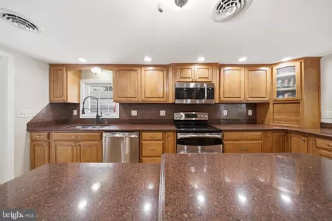Kitchen - 104 Lansing Ave, Laurel, DE 19956 photo 8 of 9