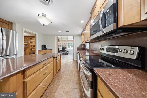 Kitchen - 104 Lansing Ave, Laurel, DE 19956 photo 6 of 9