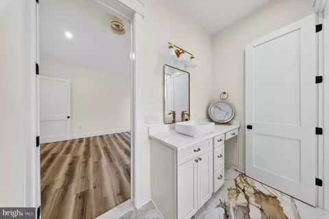 Entry Way - 14133 Pepperbox Rd, Delmar, DE 19940 photo 14 of 16