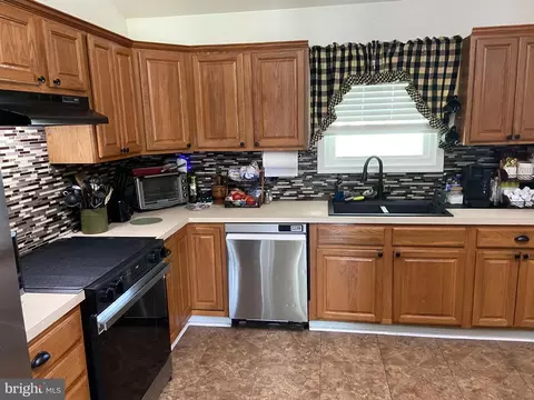 Kitchen - 32529 Mount Pleasant Rd, Laurel, DE 19956 photo 2 of 2