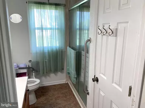 Bath - 32529 Mount Pleasant Rd, Laurel, DE 19956 photo 1 of 2