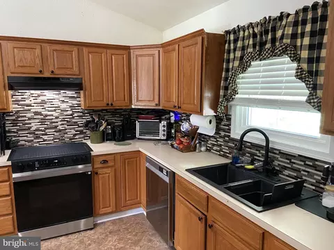 Kitchen - 32529 Mount Pleasant Rd, Laurel, DE 19956 photo 1 of 2