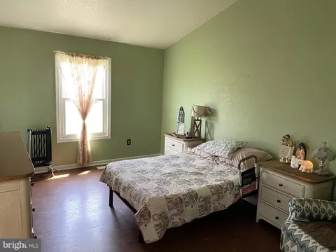 Bedroom - 32529 Mount Pleasant Rd, Laurel, DE 19956 photo 1 of 8