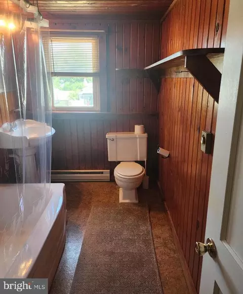 Bath - 604 State St, Ellendale, DE 19941 photo 1 of 1