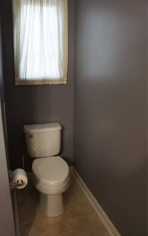 Bath - 8981 Sharptown Rd, Laurel, DE 19956 photo 2 of 6