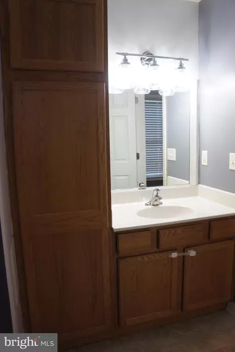 Bath - 8981 Sharptown Rd, Laurel, DE 19956 photo 4 of 6