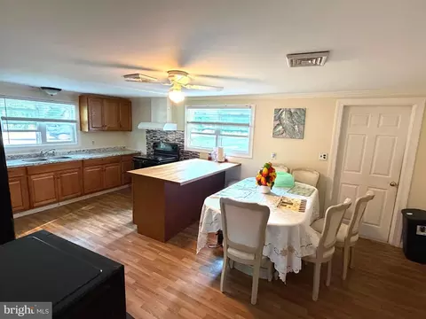 Kitchen - 17071 Wilson Hill Rd, Georgetown, DE 19947 photo 1 of 5