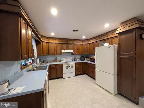 Kitchen - 9683 Tharp Rd, Seaford, DE 19973 photo 2 of 3